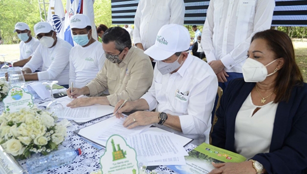 Promipyme y Medio Ambiente firman acuerdo de capacitación ambiental para la Mipymes