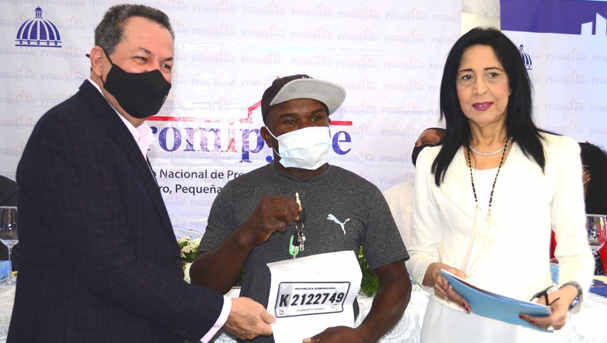 PROMIPYME e INTRANT  hacen entrega de motocicletas eléctricas