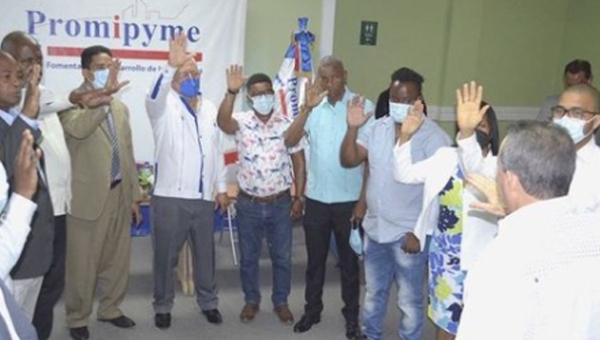 Es Juramentado Comité Consultivo de Boca Chica para enlaces con las Mipymes