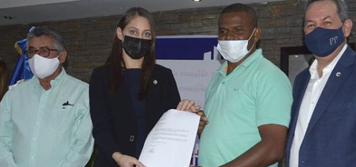 PROMIPYME entrega préstamos a comerciantes de San José de Ocoa