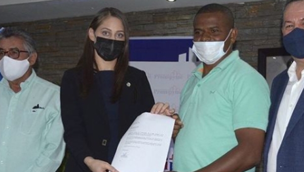 PROMIPYME entrega préstamos a comerciantes de San José de Ocoa