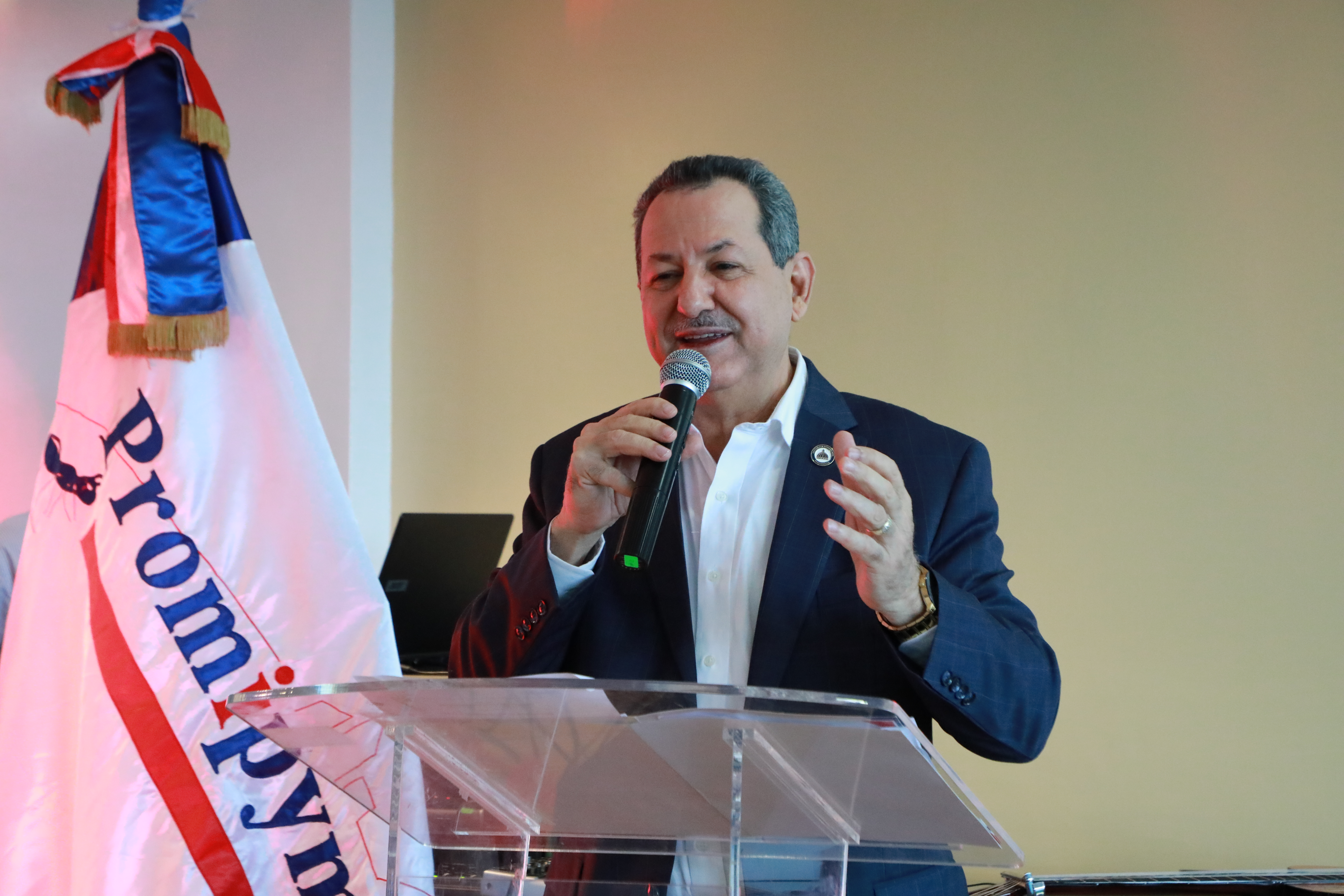 Director Promipyme ofrece agasajo navideño   sector empresarial Municipio SDE