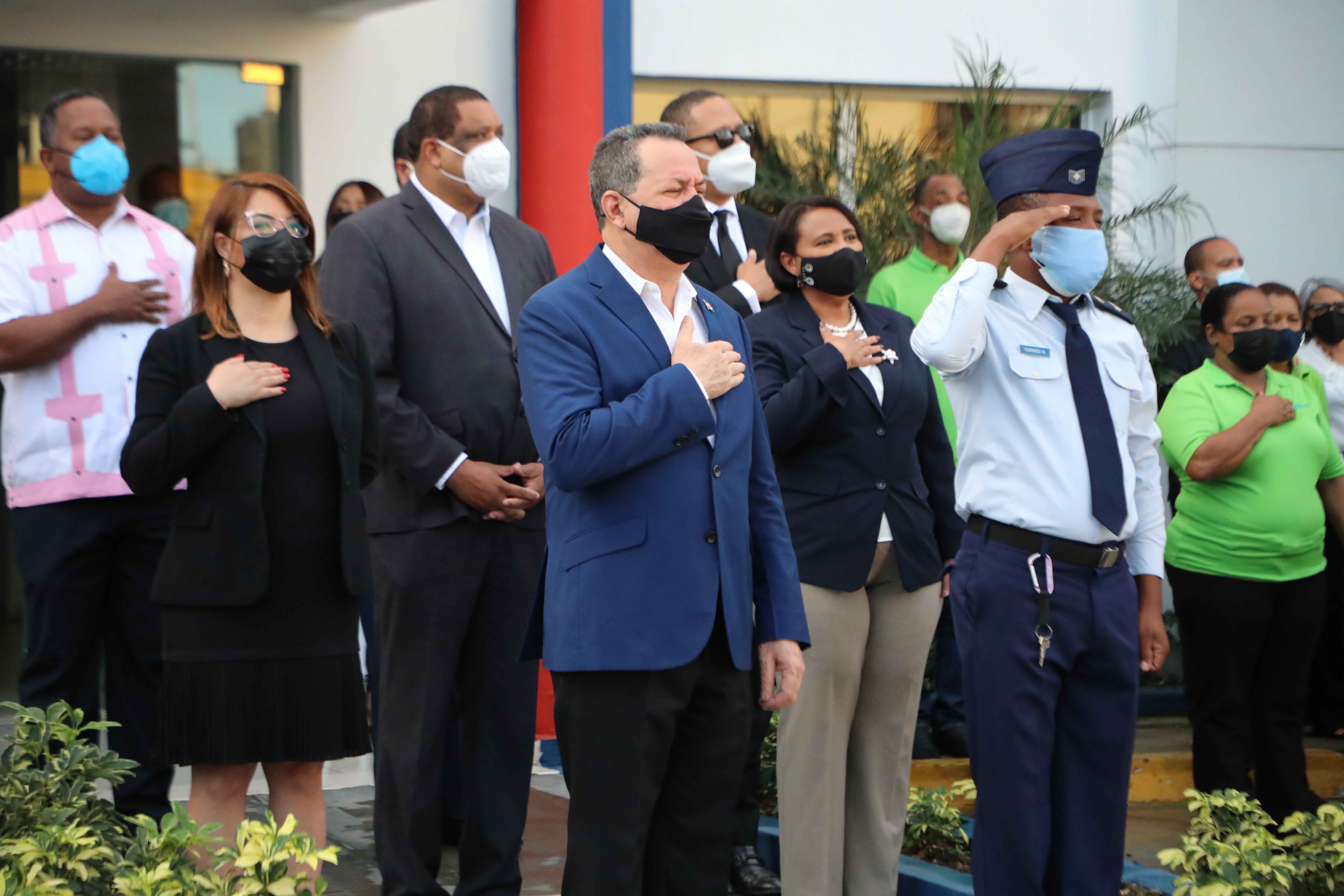 Promipyme realiza izamiento Bandera Nacional en natalicio Juan Pablo Duarte
