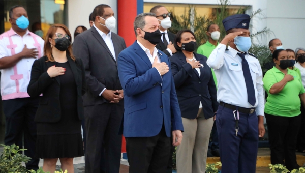 Promipyme realiza izamiento Bandera Nacional en natalicio Juan Pablo Duarte