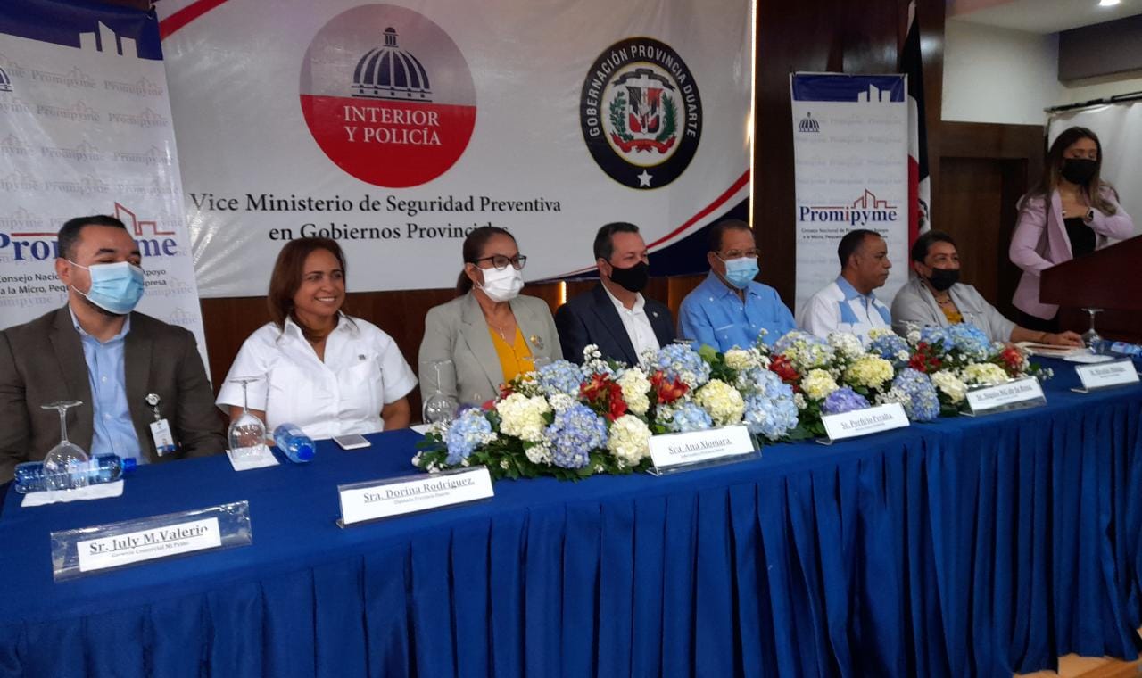 Promipyme entrega RD 1 millón 234 mil  préstamos a 18 mujeres emprendedoras en SFM.