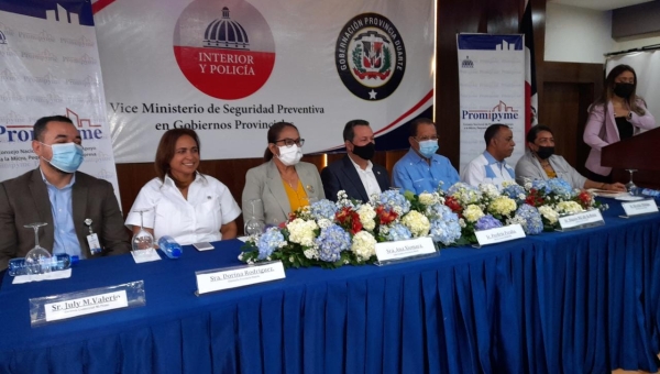 Promipyme entrega RD 1 millón 234 mil  préstamos a 18 mujeres emprendedoras en SFM.