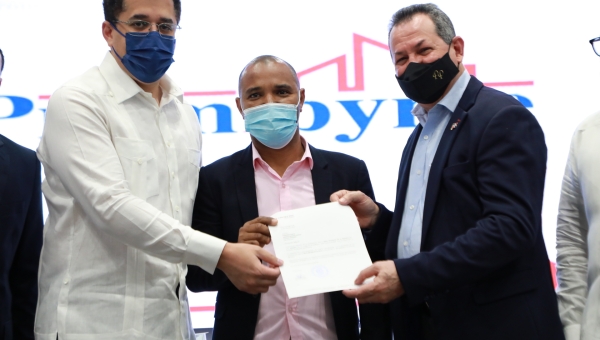 Promipyme entrega RD$ 14, 375,000.00 en préstamos a buhoneros de   Avenida Duarte