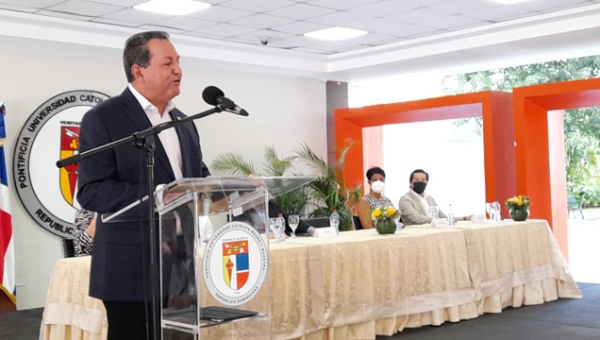 Porfirio Peralta ofrece apoyo a 227 microempresarias
