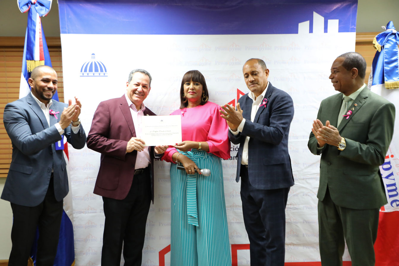 Promipyme Clausura Taller: Medio Ambiente reconoce a Porfirio Peralta como “Ciudadano Verde”