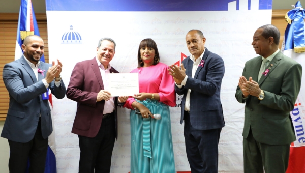 Promipyme Clausura Taller: Medio Ambiente reconoce a Porfirio Peralta como “Ciudadano Verde”