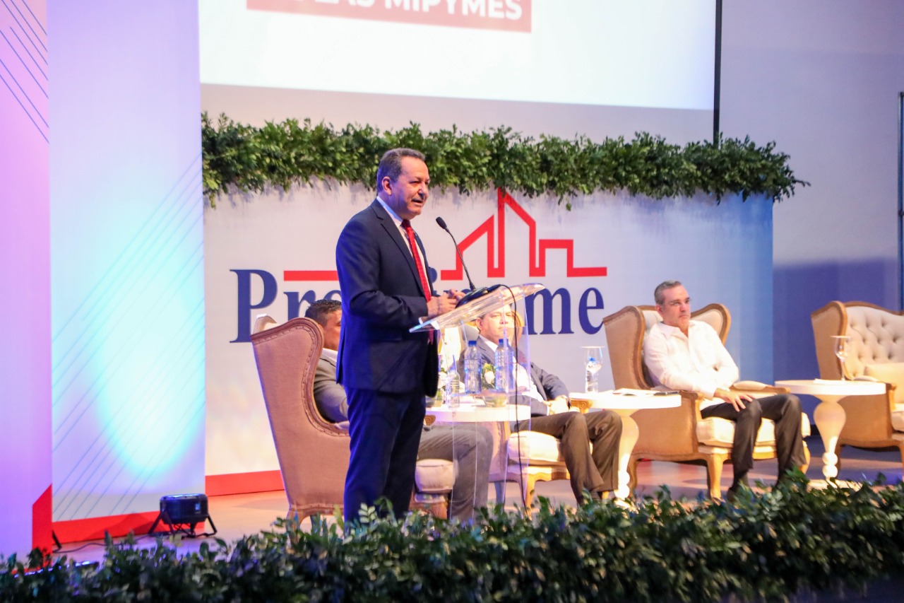 Presidente Abinader y Promipyme firman compromiso para fortalecer las Mipymes