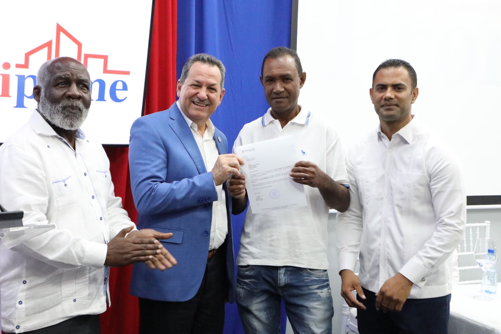 Promipyme entrega préstamos por un valor ascendente a los RD$ 31.5 millones de pesos en Boca Chica y La Caleta