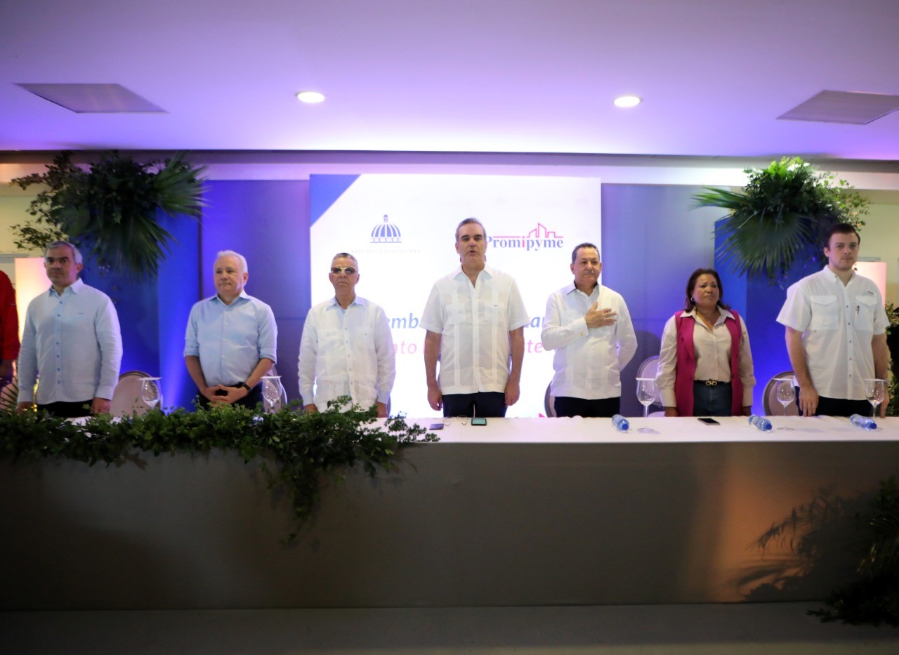 Promipyme entrega préstamos por RD$92 millones en MDSE con la presencia del Presidente Luis Abinader