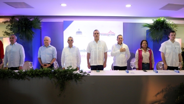 Promipyme entrega préstamos por RD$92 millones en MDSE con la presencia del Presidente Luis Abinader