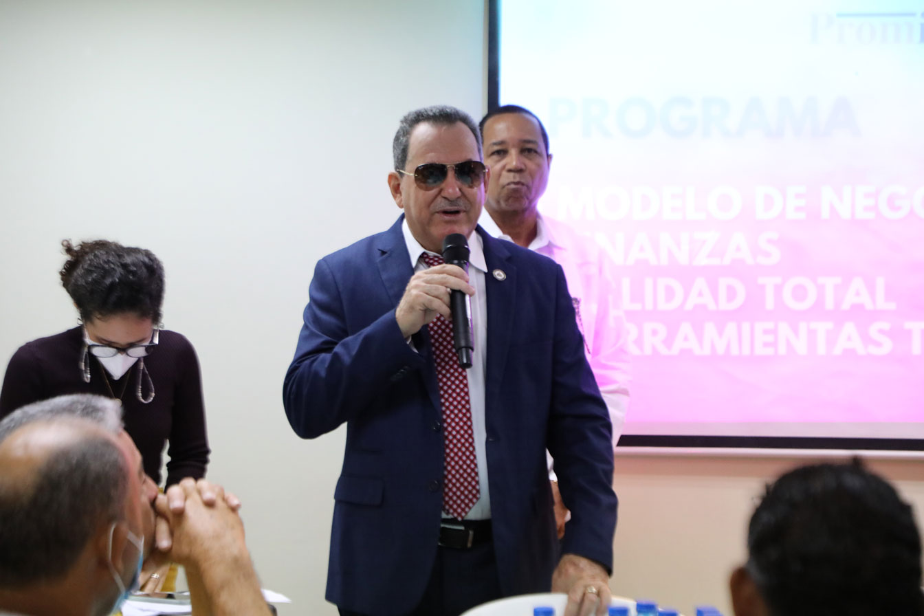 Promipyme Imparte Taller a Asociaciones Apícolas de la Región Este.