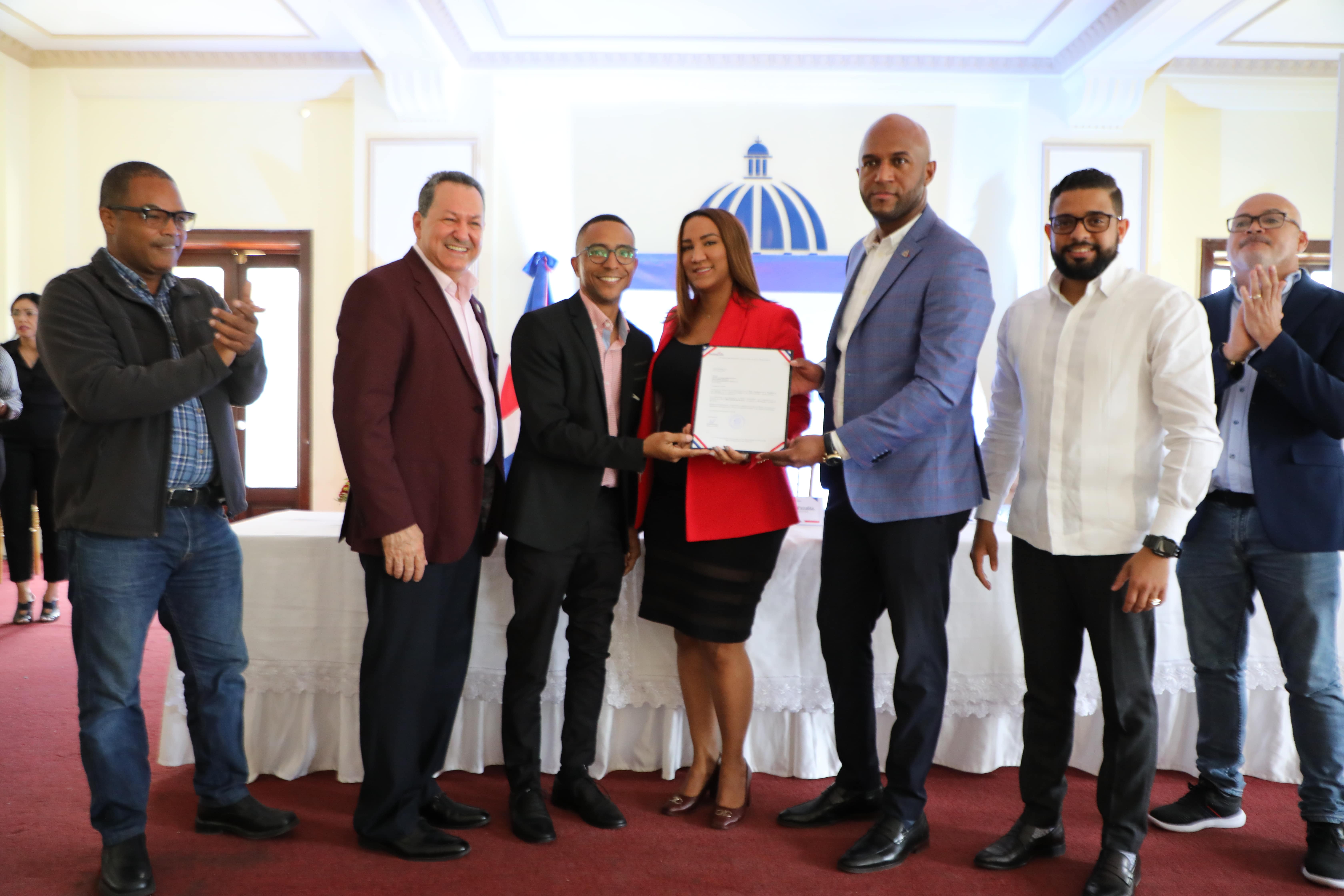 Promipyme Entrega Préstamos por más de 38 de millones en San Cristóbal