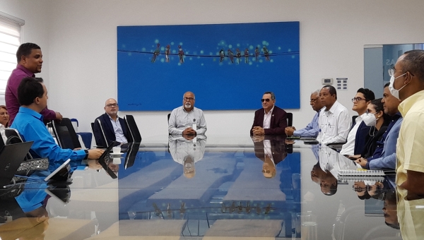 Porfirio Peralta y miembros Consejo Promipyme realizan visita a Politecnico Loyola.