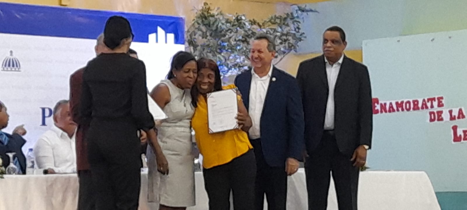 Educación Financiera: Porfirio Peralta Entrega Préstamos por un monto de RD$ 1,375.000.00 en el Liceo Andrés Avelino en Boca Chica