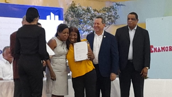 Educación Financiera: Porfirio Peralta Entrega Préstamos por un monto de RD$ 1,375.000.00 en el Liceo Andrés Avelino en Boca Chica