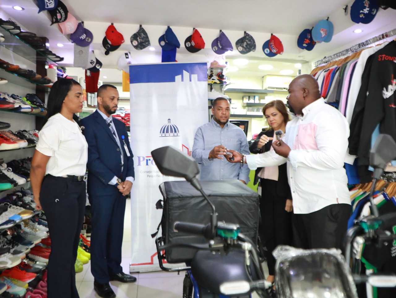 Promipyme entrega motor eléctrico a micro empresario en Buenos Aires de Herrera