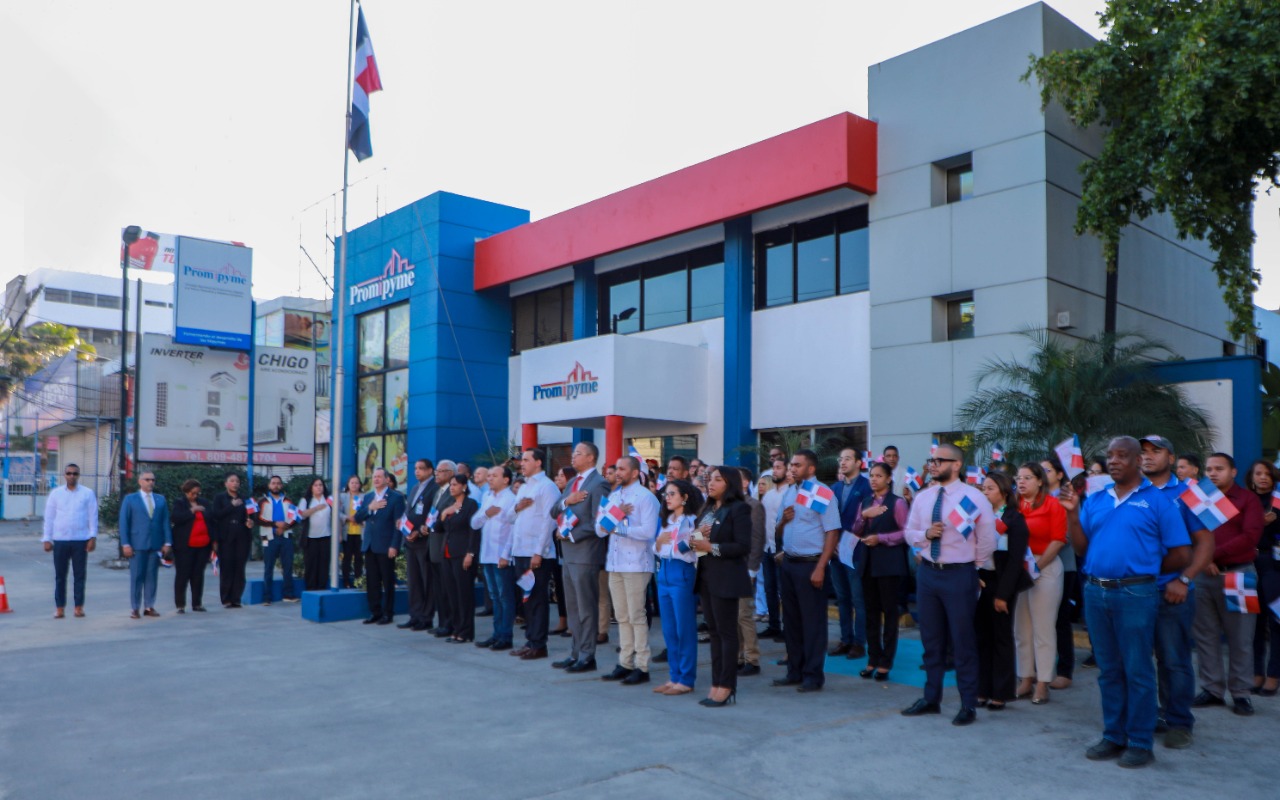 Promipyme realiza izamiento de la Bandera Nacional por el natalicio de Juan Pablo Duarte