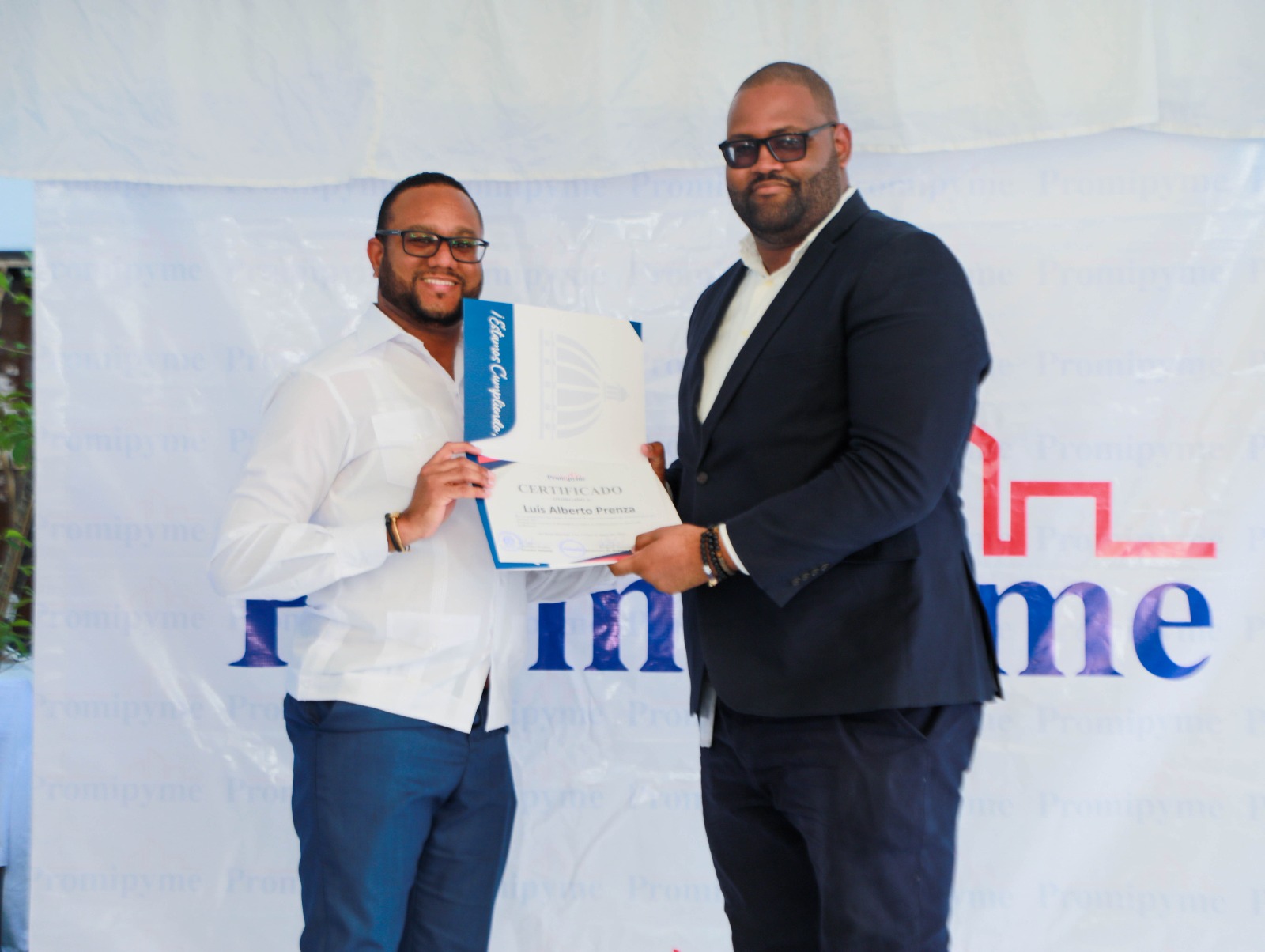 Dirección de Recursos Humanos entrega certificados de promoción a colaboradores de Promipyme