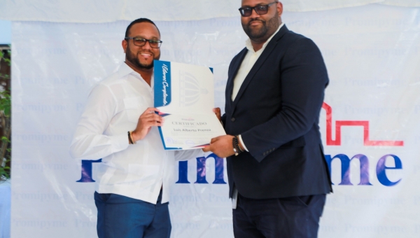 Dirección de Recursos Humanos entrega certificados de promoción a colaboradores de Promipyme