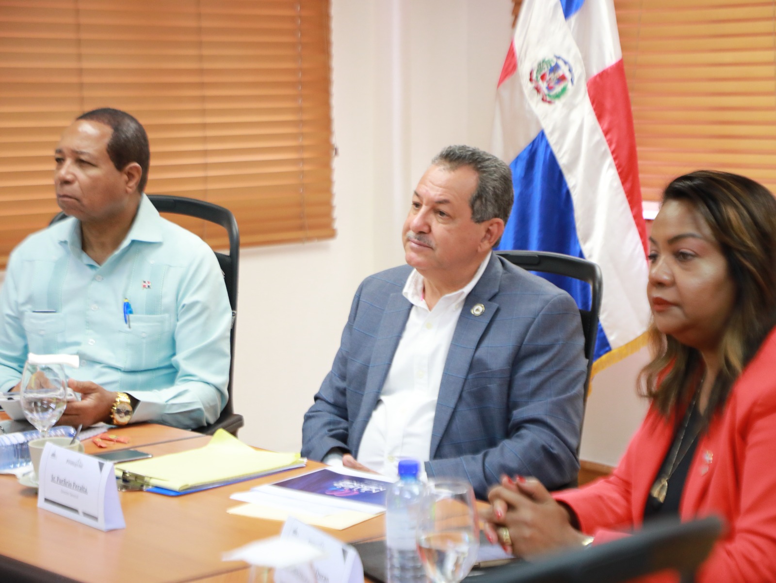 Ejecutivos de Promipyme sostienen encuentro presencial y virtual con mujeres empresarias