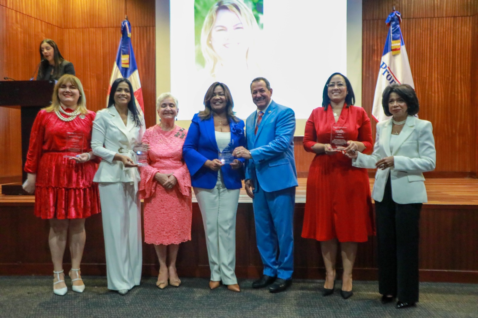 Promipyme participa premiación Mujeres Empoderadas.