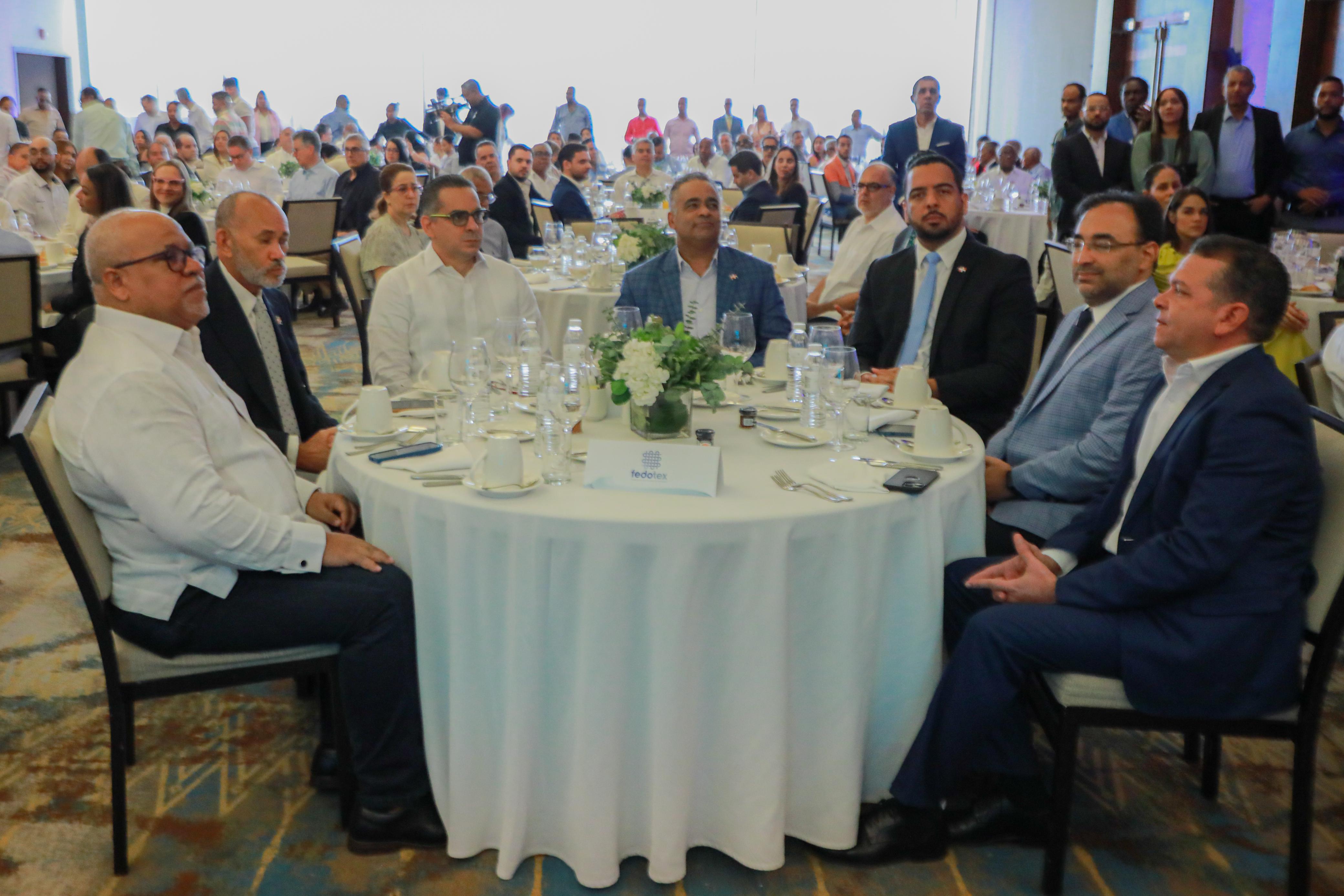 Director Promipyme asiste acto Fedotex